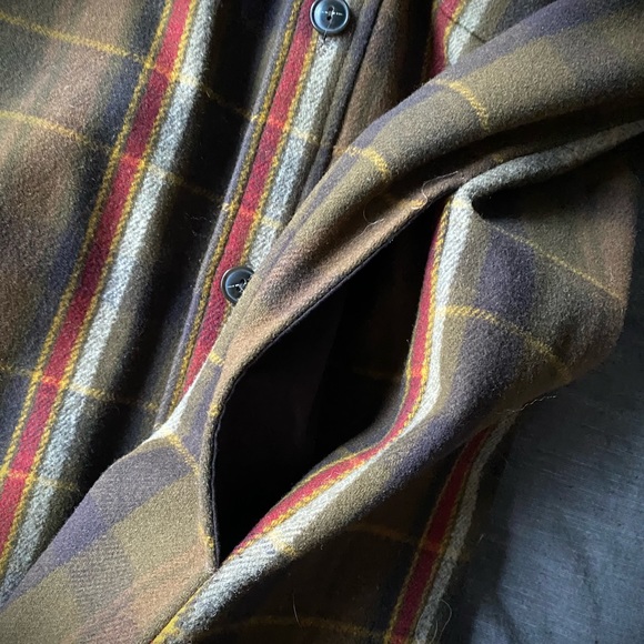 Pendleton Plaid Heavy Shirt with side pockets. - Picture 9 of 9